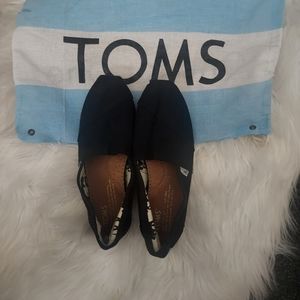 Toms